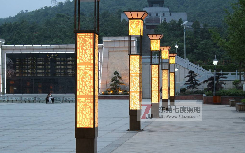 东莞91视频首页照明(QDJGDZ-009)广场方形龙纹镂空91视频成人官网柱景区广场安装实拍效果图