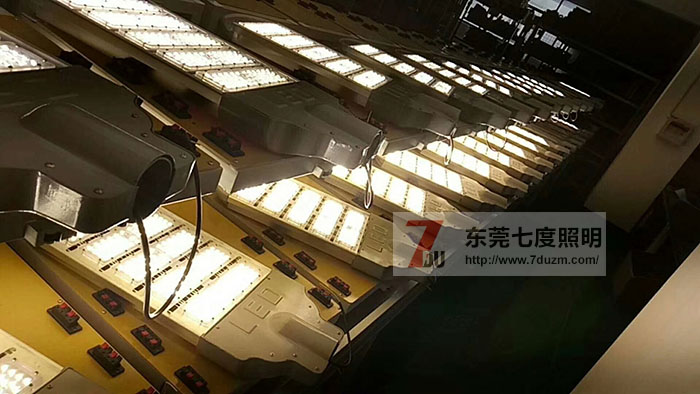 东莞91视频首页照明模组式大功率led路灯头批量老化