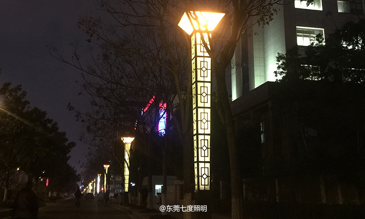 4米高倒方锥体园林91视频成人官网柱街道安装亮灯效果