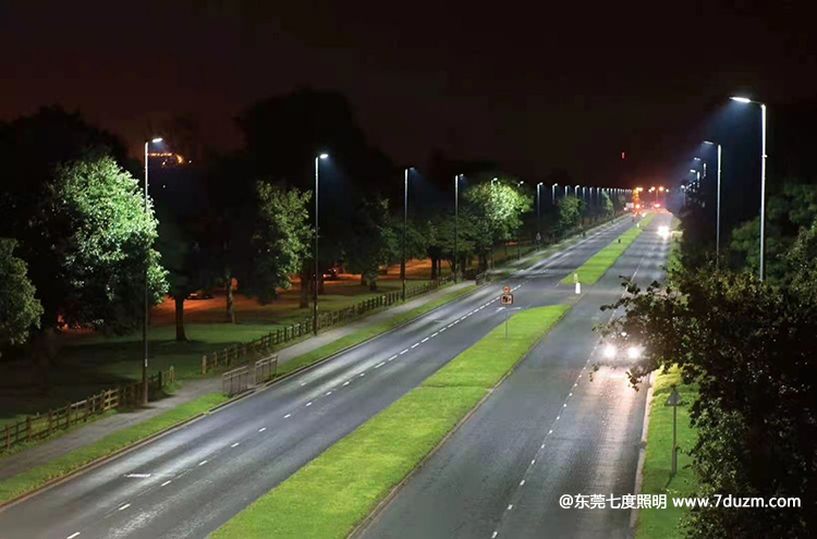 双向4车道10米高道路91视频直播APP下载+200WLED路灯照明效果